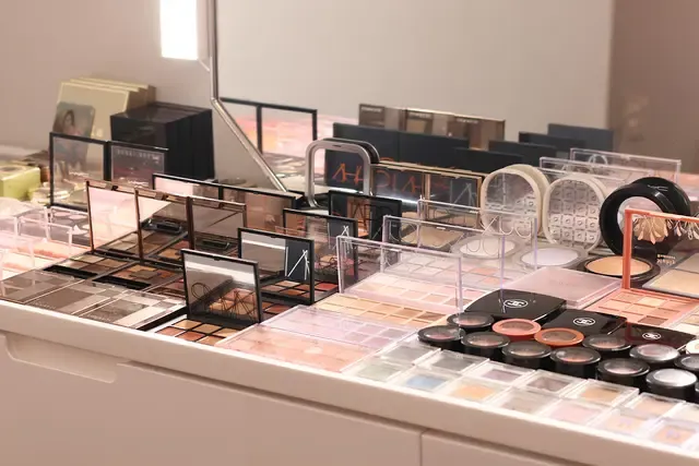 레디유 | 홍대 메이크업 매장