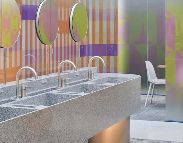 외국인 친화적인 홍대 프리미엄 피부클리닉ㅣ쁘음클리닉 글로벌 홍대점