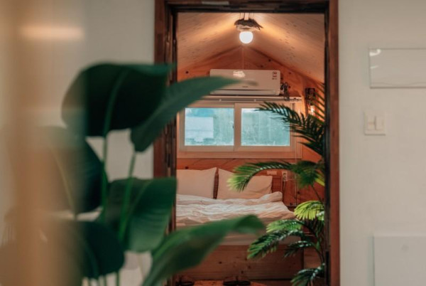 제주 돌담너머집 (돌담점)