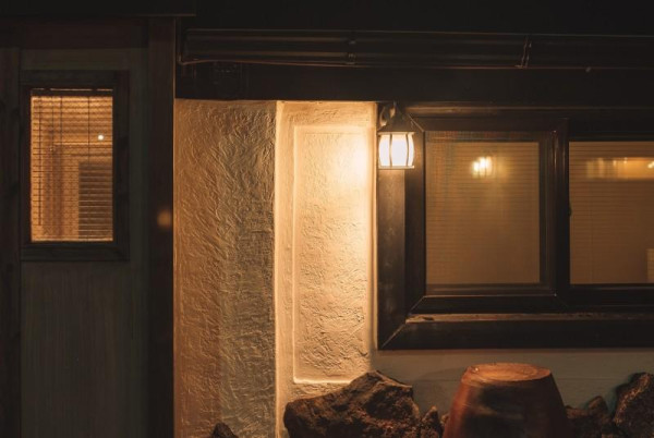 제주 돌담너머집 (돌담점)