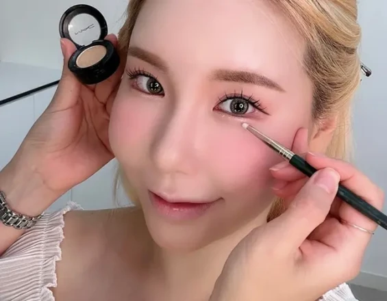 첫 번째 빛 | 부산메이크업앤테라피