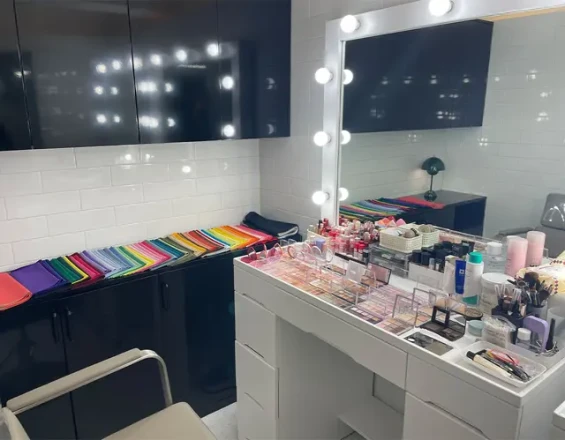 더봄 | 명동의 K-뷰티 메이크업