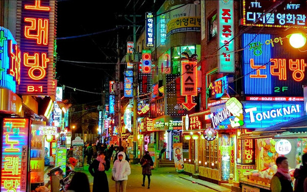 외국인 전용 K-팝 문화 체험 일일 투어 (홍대 거리, K-팝 댄스 체험, 명동 하이커 그라운드, 난타 공연)