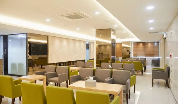 강남 밝은안과ㅣ국내 최대 안과에서 완벽한 시력을 달성하다