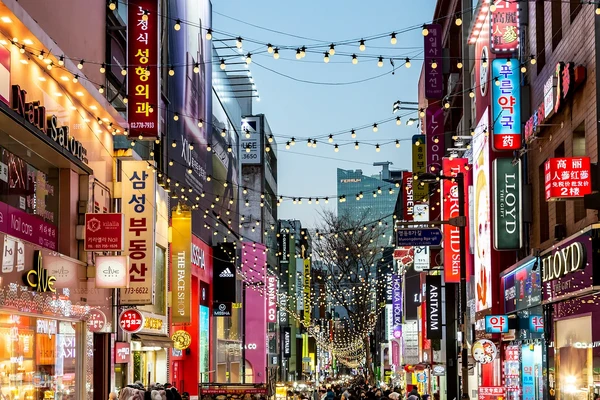 외국인 전용 K-팝 문화 체험 일일 투어 (홍대 거리, K-팝 댄스 체험, 명동 하이커 그라운드, 난타 공연)