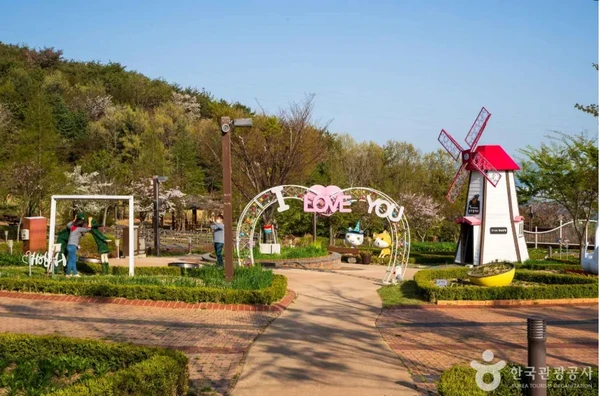 김해가야테마파크 + 김해낙동강레일파크 + 감천문화마을 일일투어ㅣ부산출발