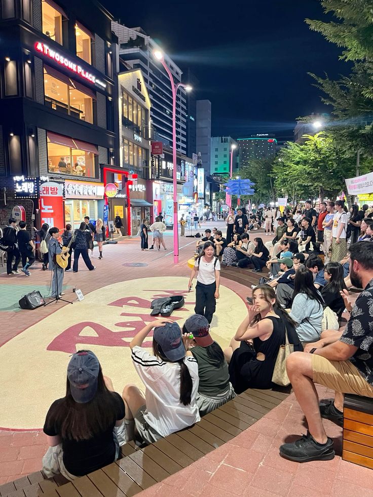 외국인 전용 K-팝 문화 일일 투어 (홍대 거리, K-팝 댄스 클래스, 명동 하이커 그라운드, 난타 공연)