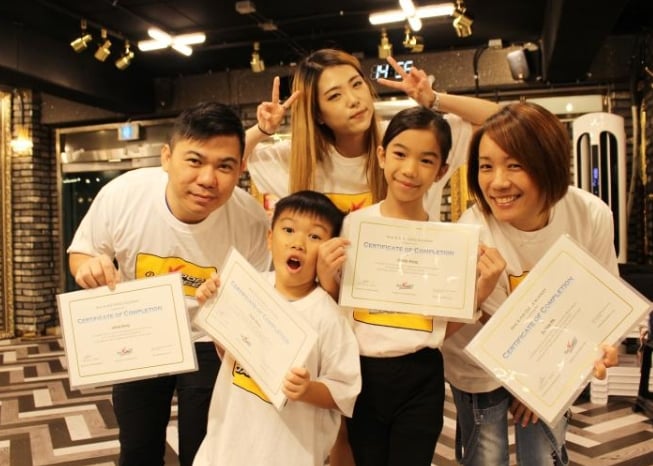 외국인 전용 K-팝 문화 일일 투어 (홍대 거리, K-팝 댄스 클래스, 명동 하이커 그라운드, 난타 공연)