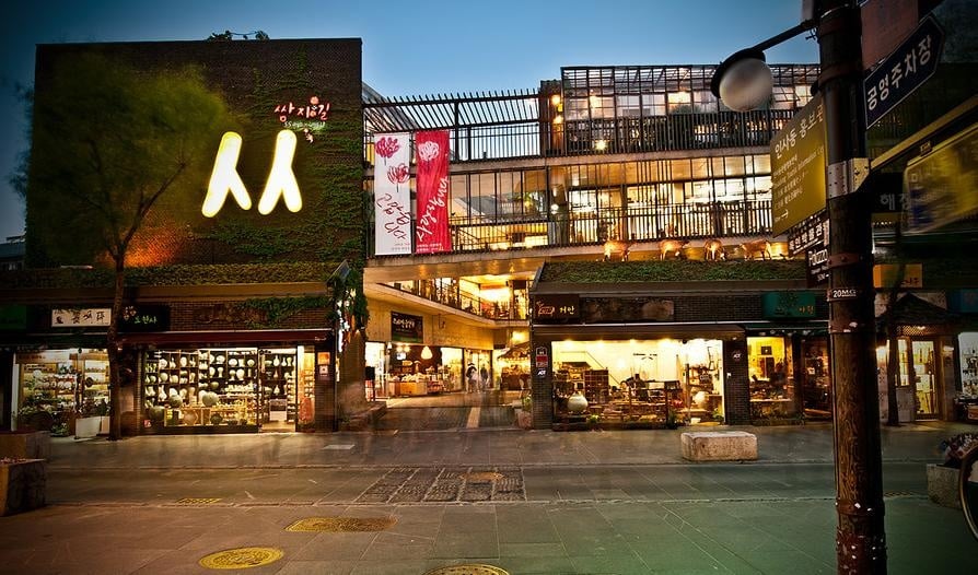 외국인 전용 K-팝 문화 일일 투어 (홍대 거리, K-팝 댄스 클래스, 명동 하이커 그라운드, 난타 공연)