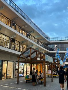 외국인 전용 K-팝 문화 일일 투어 (홍대 거리, K-팝 댄스 클래스, 명동 하이커 그라운드, 난타 공연)