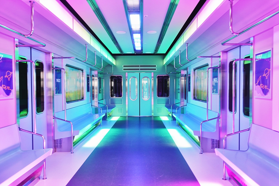 외국인 전용 K-팝 문화 체험 일일 투어 (홍대 거리, K-팝 댄스 체험, 명동 하이커 그라운드, 난타 공연)